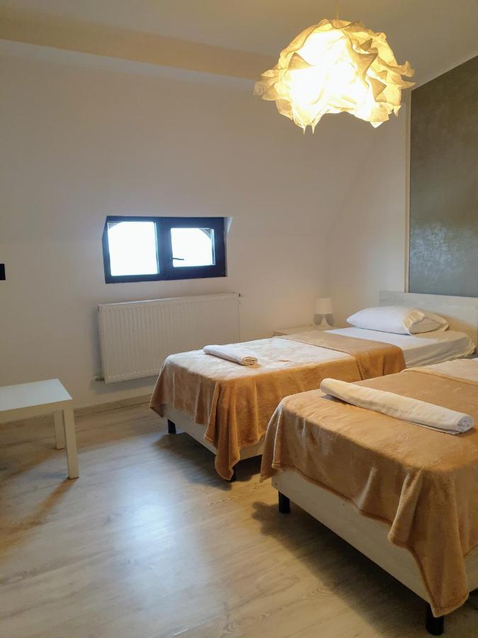 Queen Hotel *