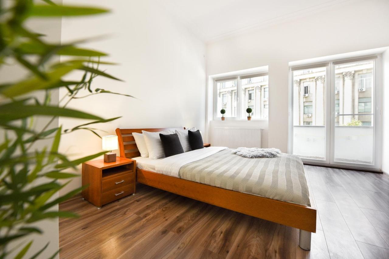 Simple Yet Stylish. Piata Revolutiei * Bucharest