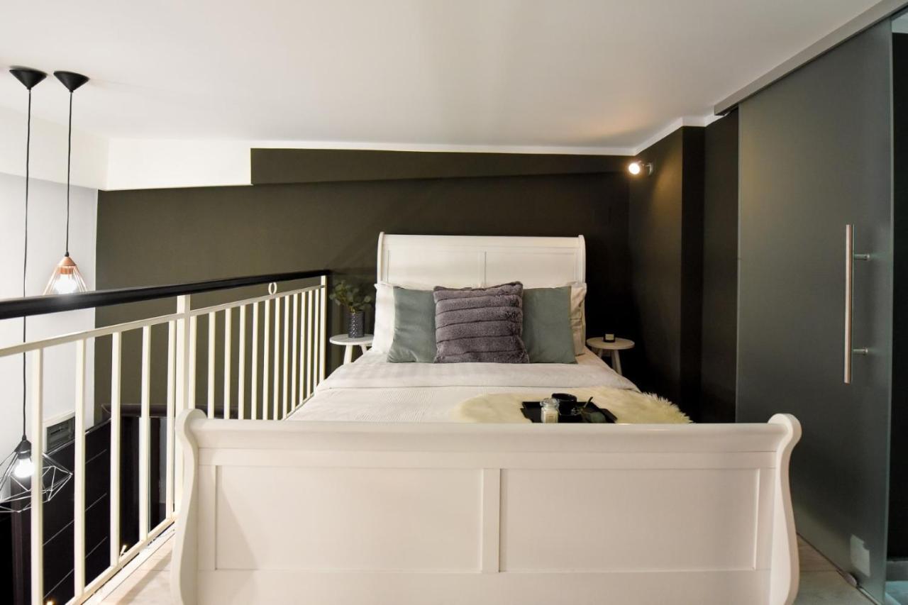 Fab & Homey Studio - Queen Elizabeth Street *