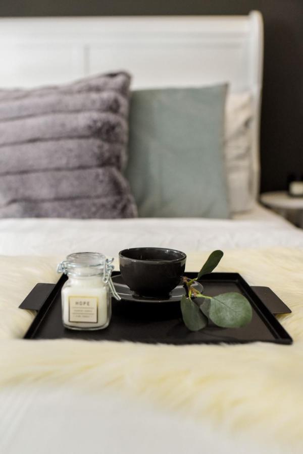 Fab & Homey Studio - Queen Elizabeth Street Apartment
