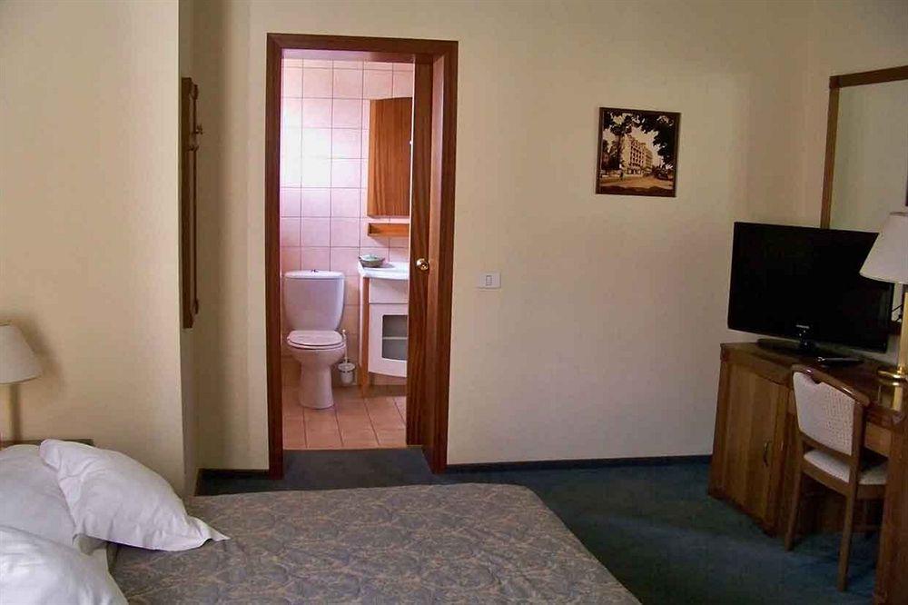 Opera By Zeus International Hotel 3*