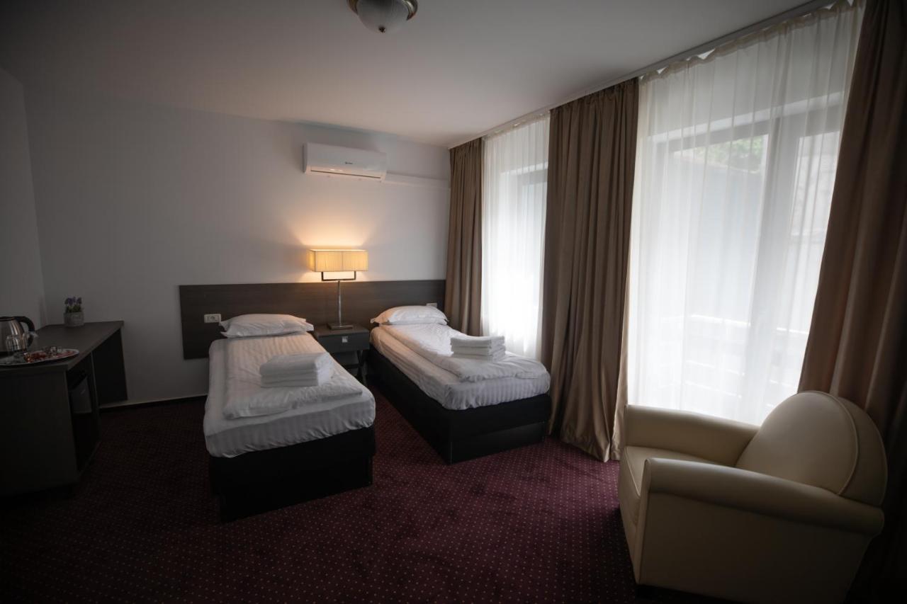 Urban 7 Aparthotel