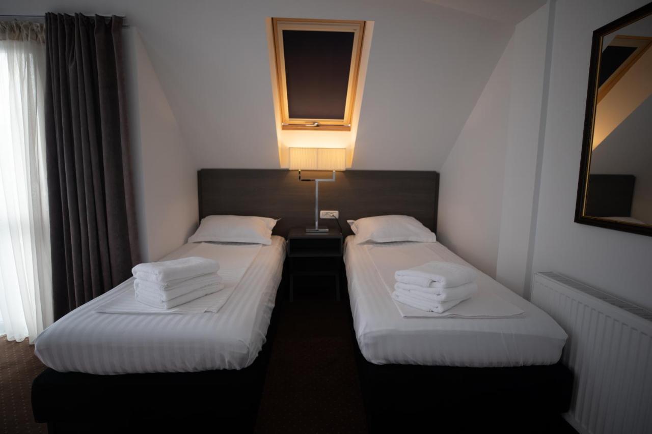 Urban 7 Aparthotel