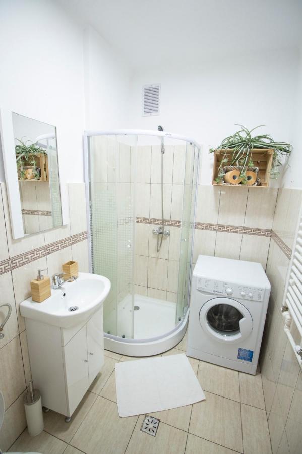 Downtown Studio Apartment *