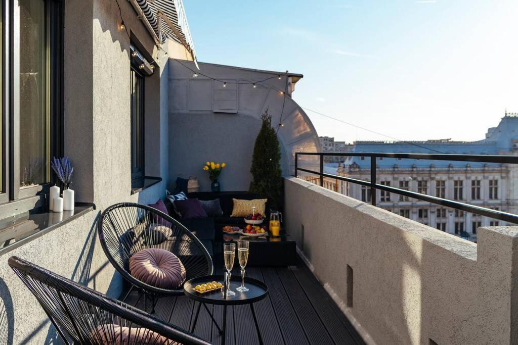 Sunset Terrace In The Old Town * Bucureşti