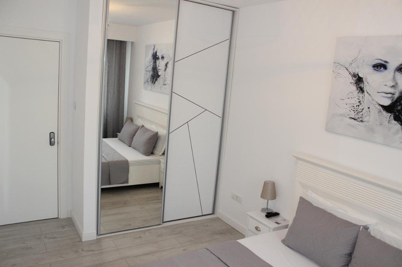 Luxury Center - Romana Aparthotel *