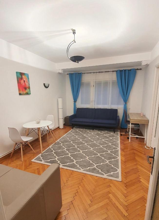 Apartment Center *