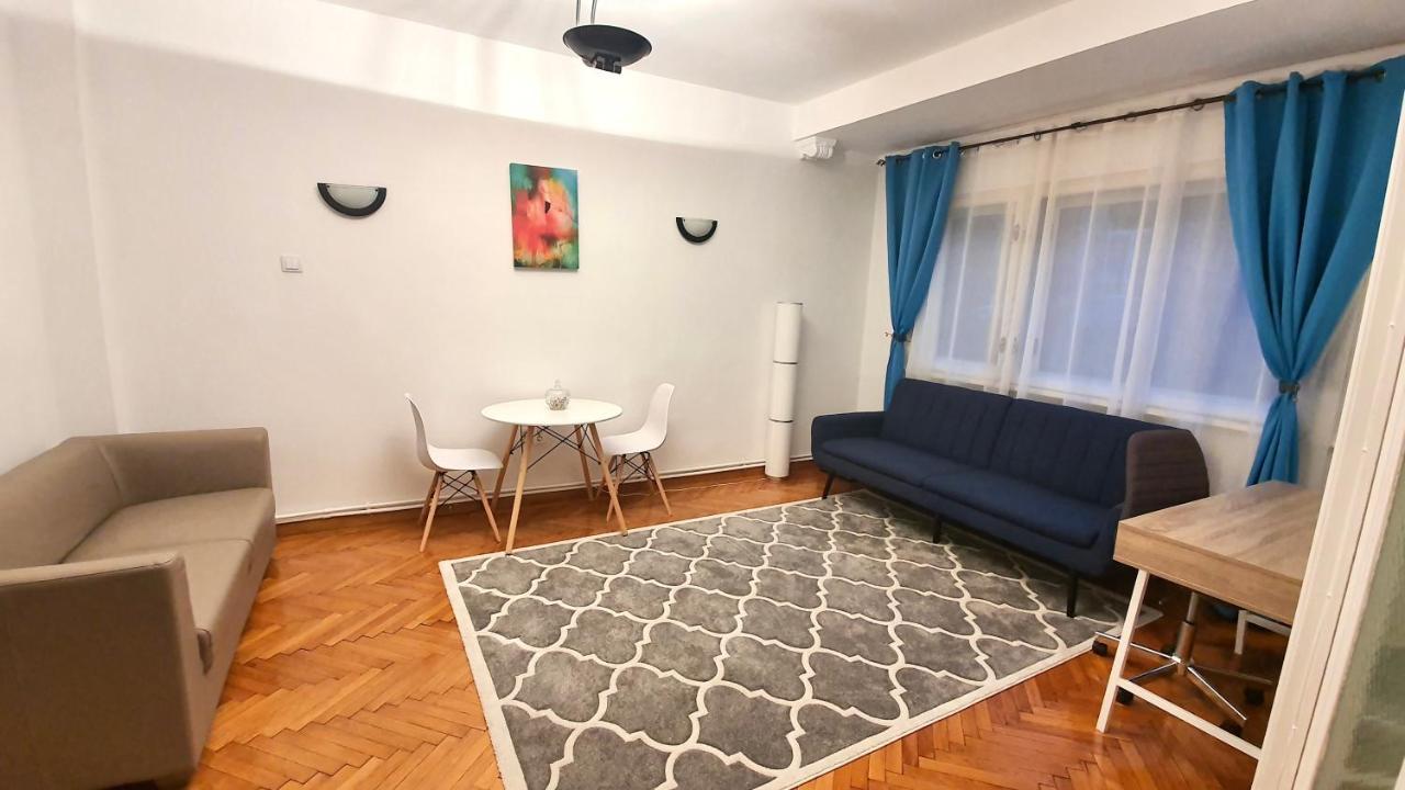 Center Apartment *