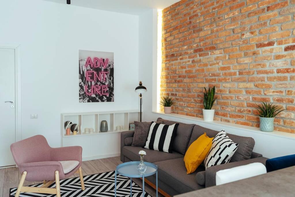 Beautiful - Location + Netflix *