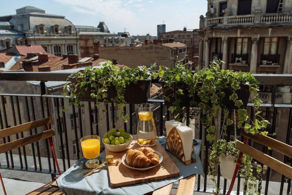 Apartment Sunny 2br Flat - Old Town View Bucharest
