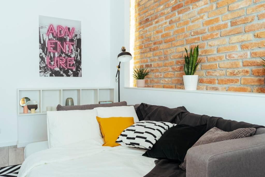 Beautiful - Location + Netflix Bucureşti