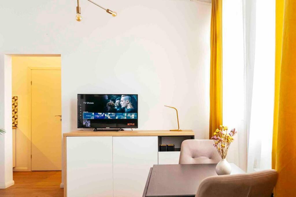Beautiful - Location - Netflix+balcony * Bucharest