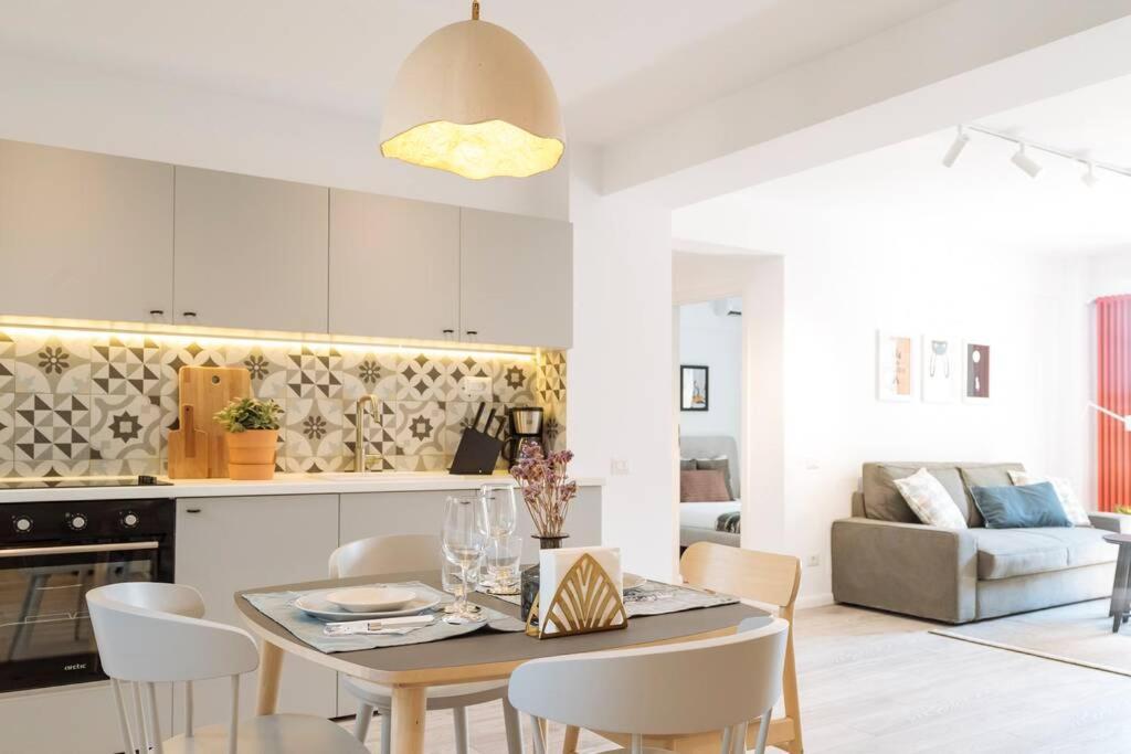 Sunny 2br Flat - Old Town View * Bucharest