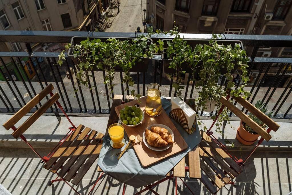 Sunny 2br Flat - Old Town View Apartment