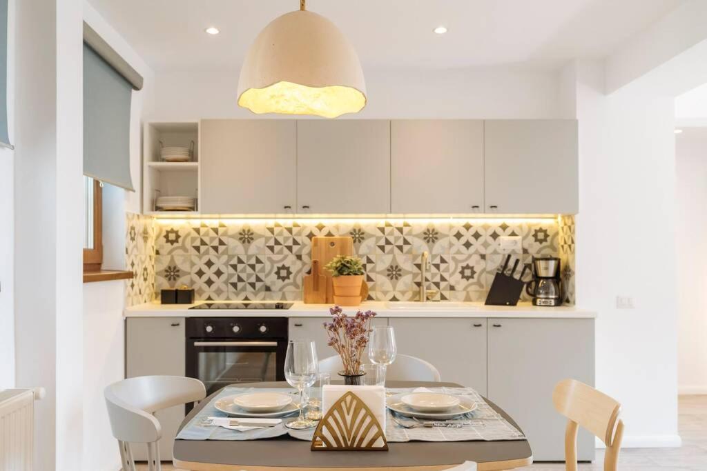 Apartment Sunny 2br Flat - Old Town View *