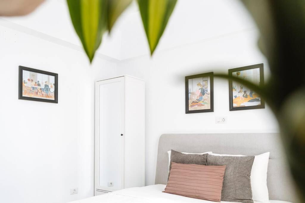 Sunny 2br Flat - Old Town View Bucharest