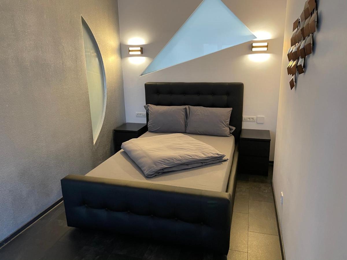 Stylish Westpark 2 View W8