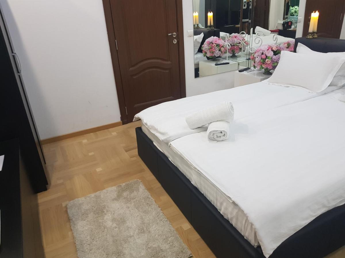Apartment Camera Oglinzi National Arena Bucharest