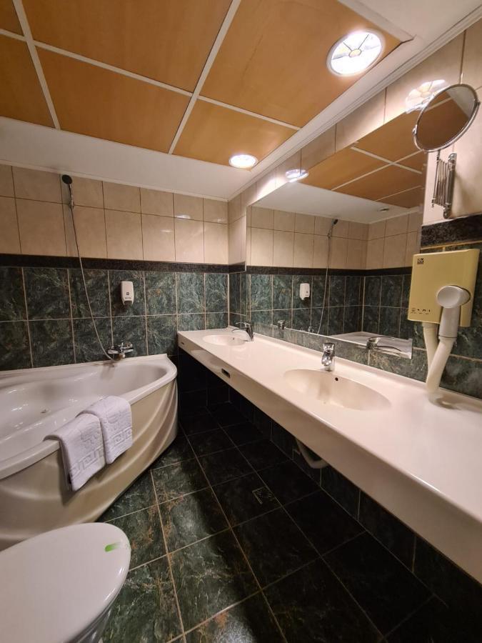 Mojo Hotel