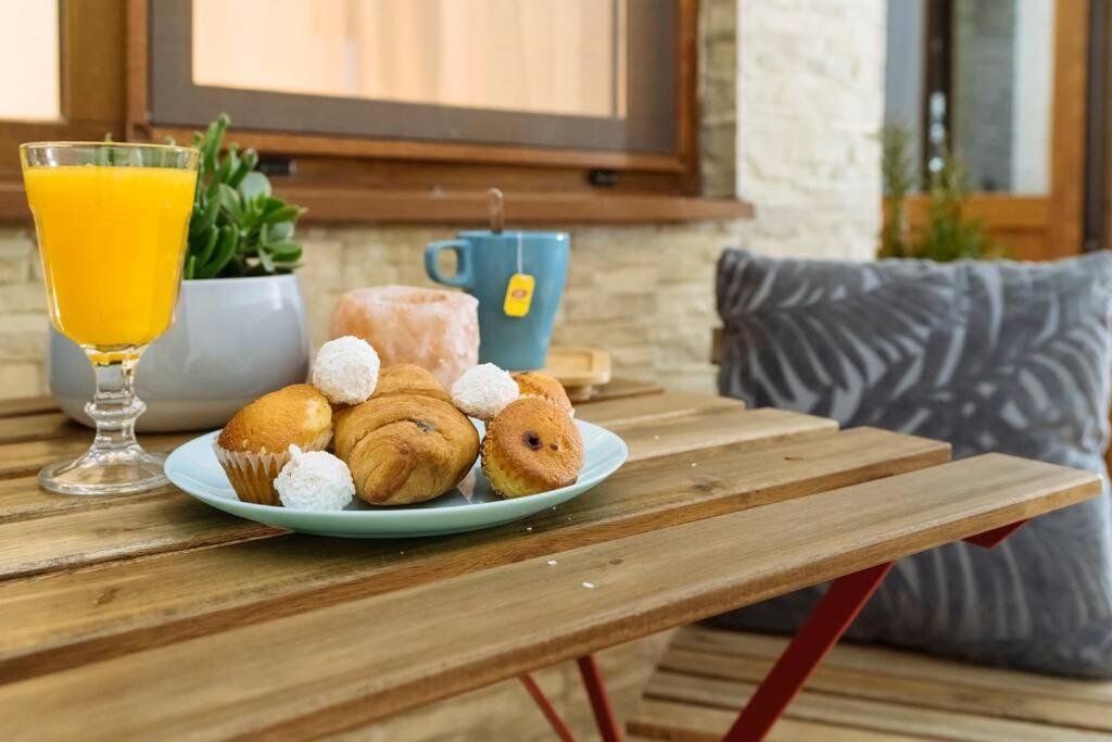 Apartment With Private Terrace Next To Cismigiu Bucharest