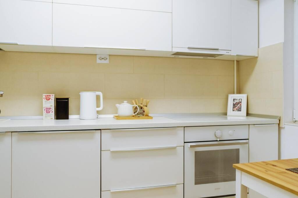 Elegant Vibes Next To Obor Market Apartment *