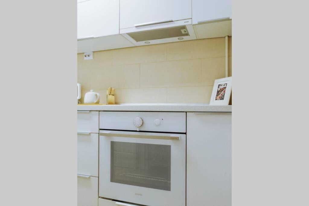 Elegant Vibes Next To Obor Market Apartment