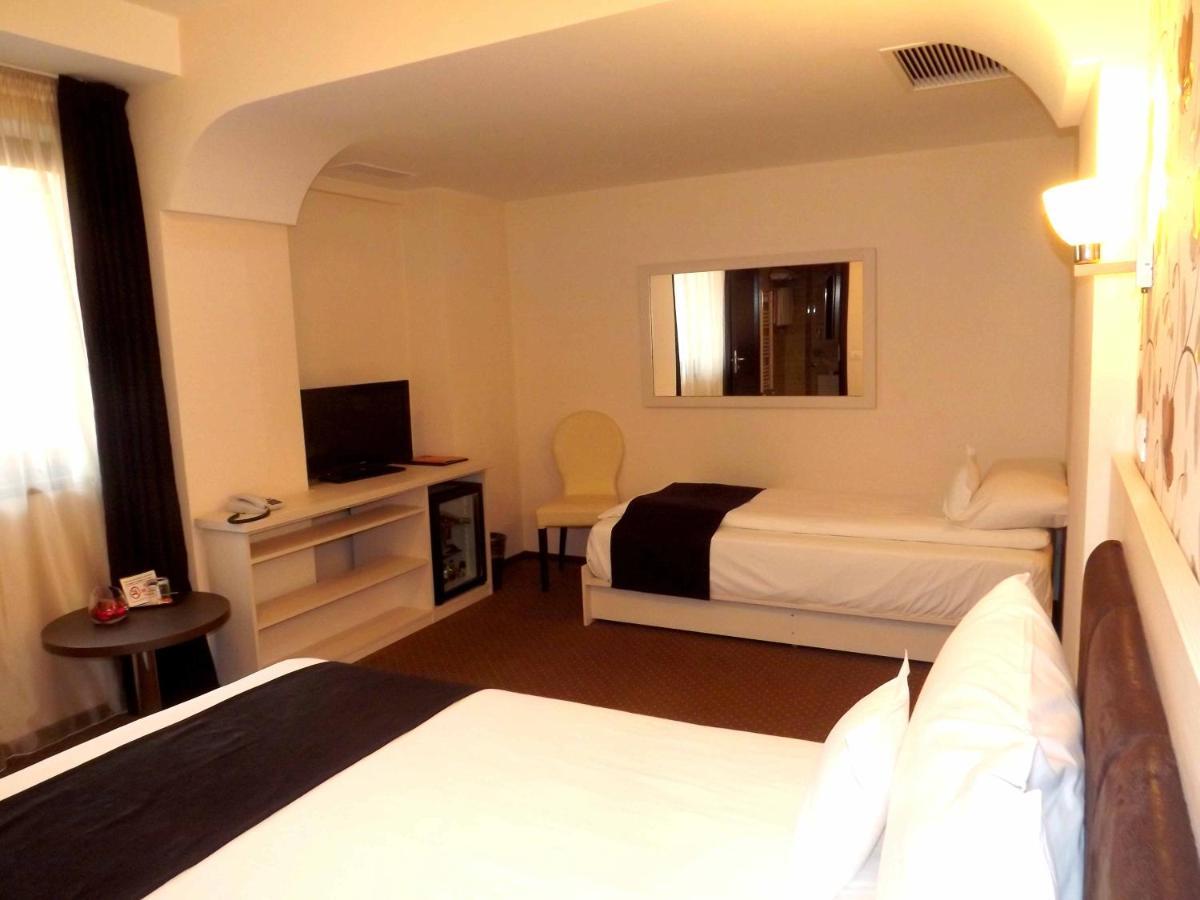 Hotel West Plaza 3*