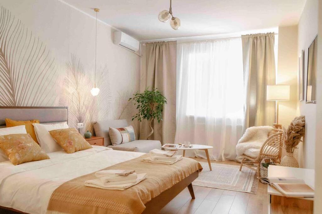Bright - Location - Old Town + Netflix Bucharest
