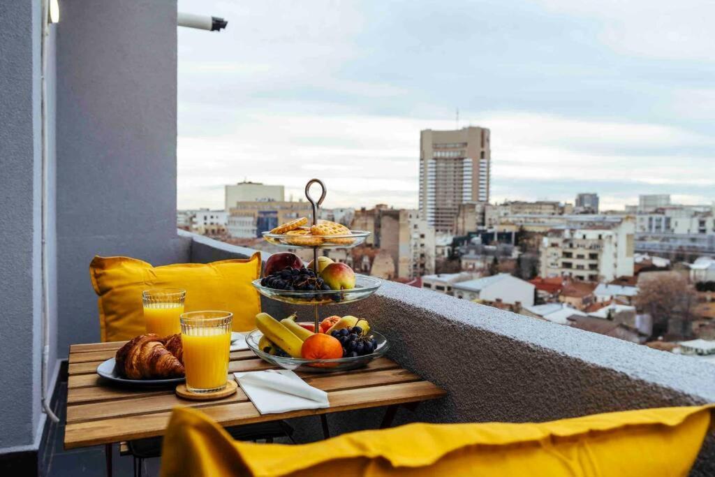 Stunning Views - Location - Netflix + Balcony *