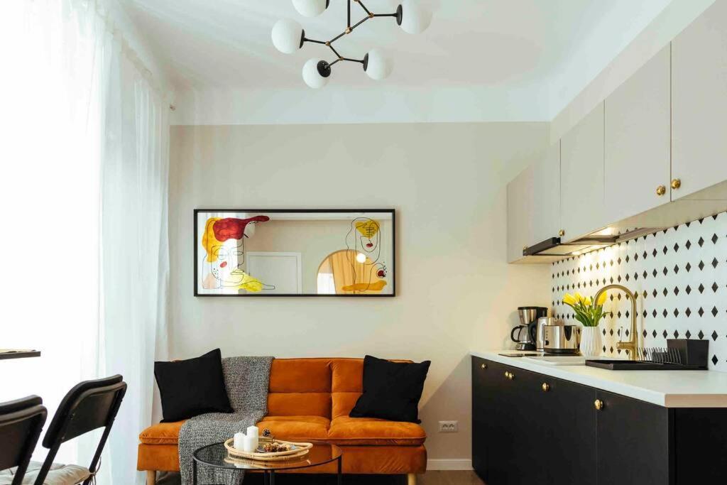 Stunning Views - Location - Netflix + Balcony
