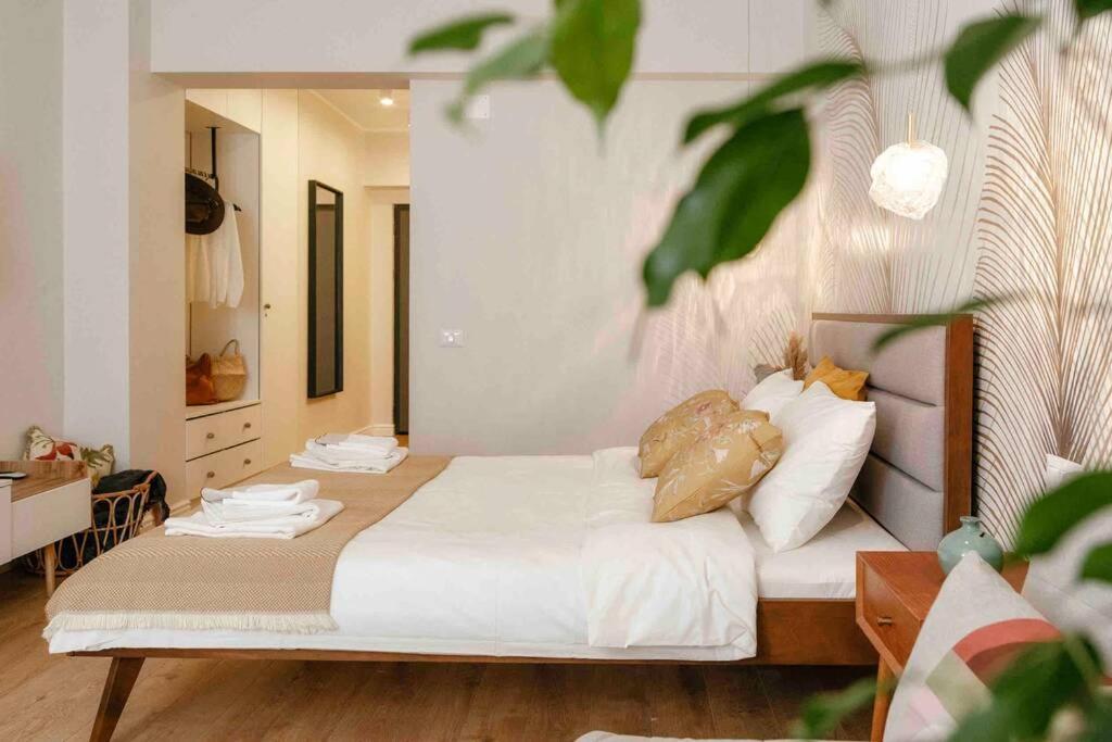 Bright - Location - Old Town + Netflix * Bucharest