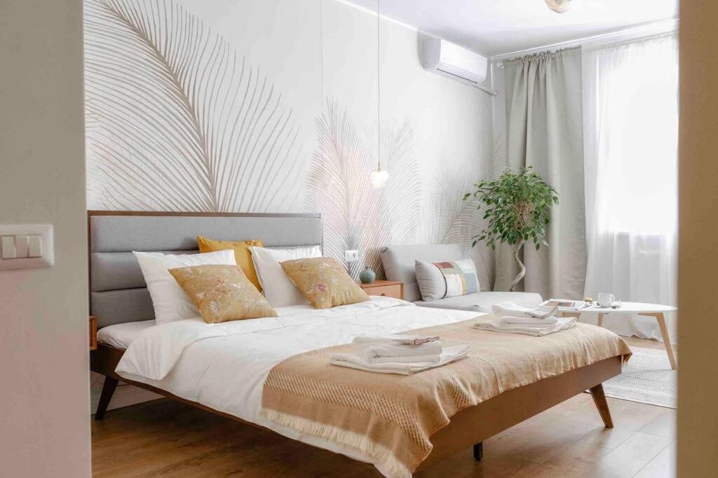 Bright - Location - Old Town + Netflix