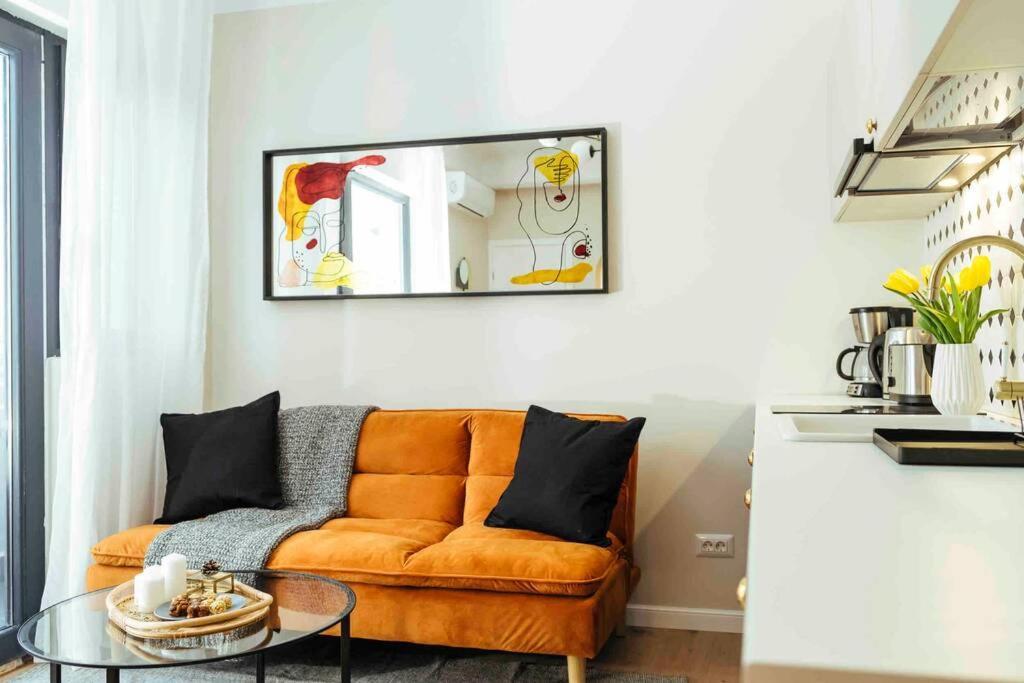 Stunning Views - Location - Netflix + Balcony