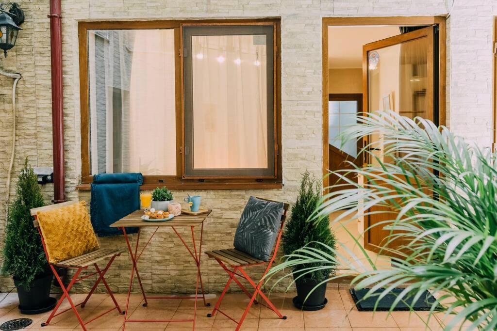Apartment With Private Terrace Next To Cismigiu *