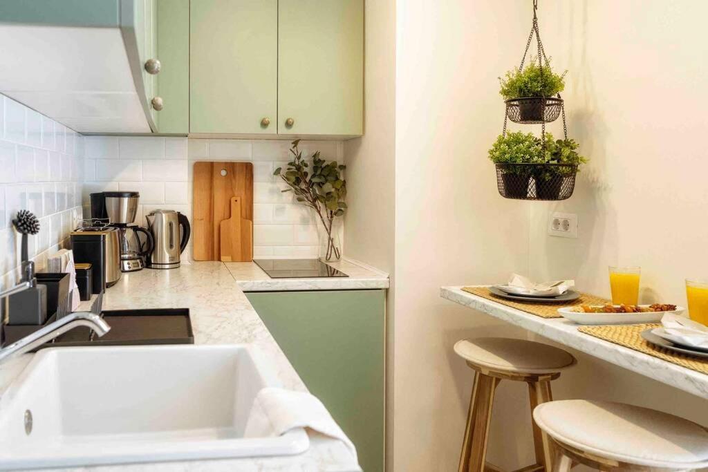 Apartment Bright - Location - Old Town + Netflix Bucharest