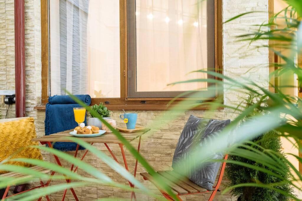 Apartment With Private Terrace Next To Cismigiu *