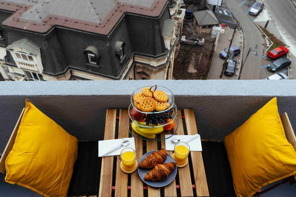 Stunning Views - Location - Netflix + Balcony