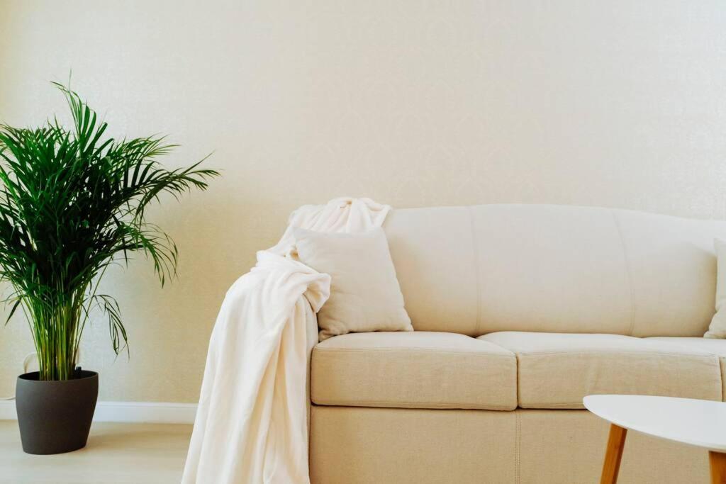 Elegant Vibes Next To Obor Market Apartment