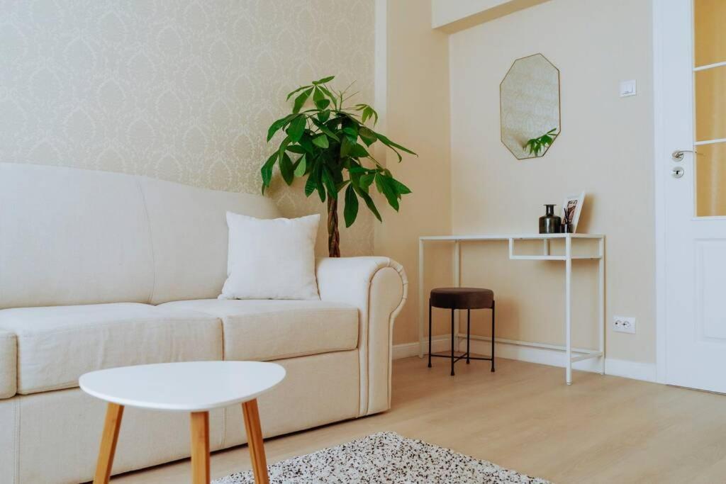 Apartment Elegant Vibes Next To Obor Market
