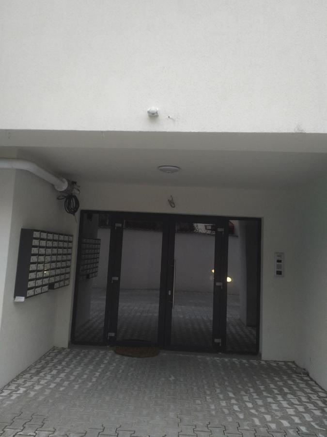 Marina Central Sunshine Studio Bucureşti