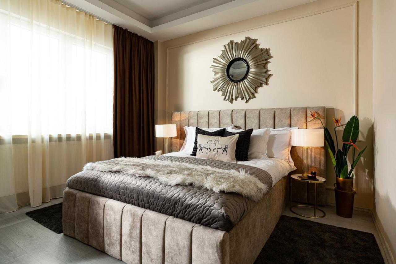 Qult - The Aristocrat Apartamento