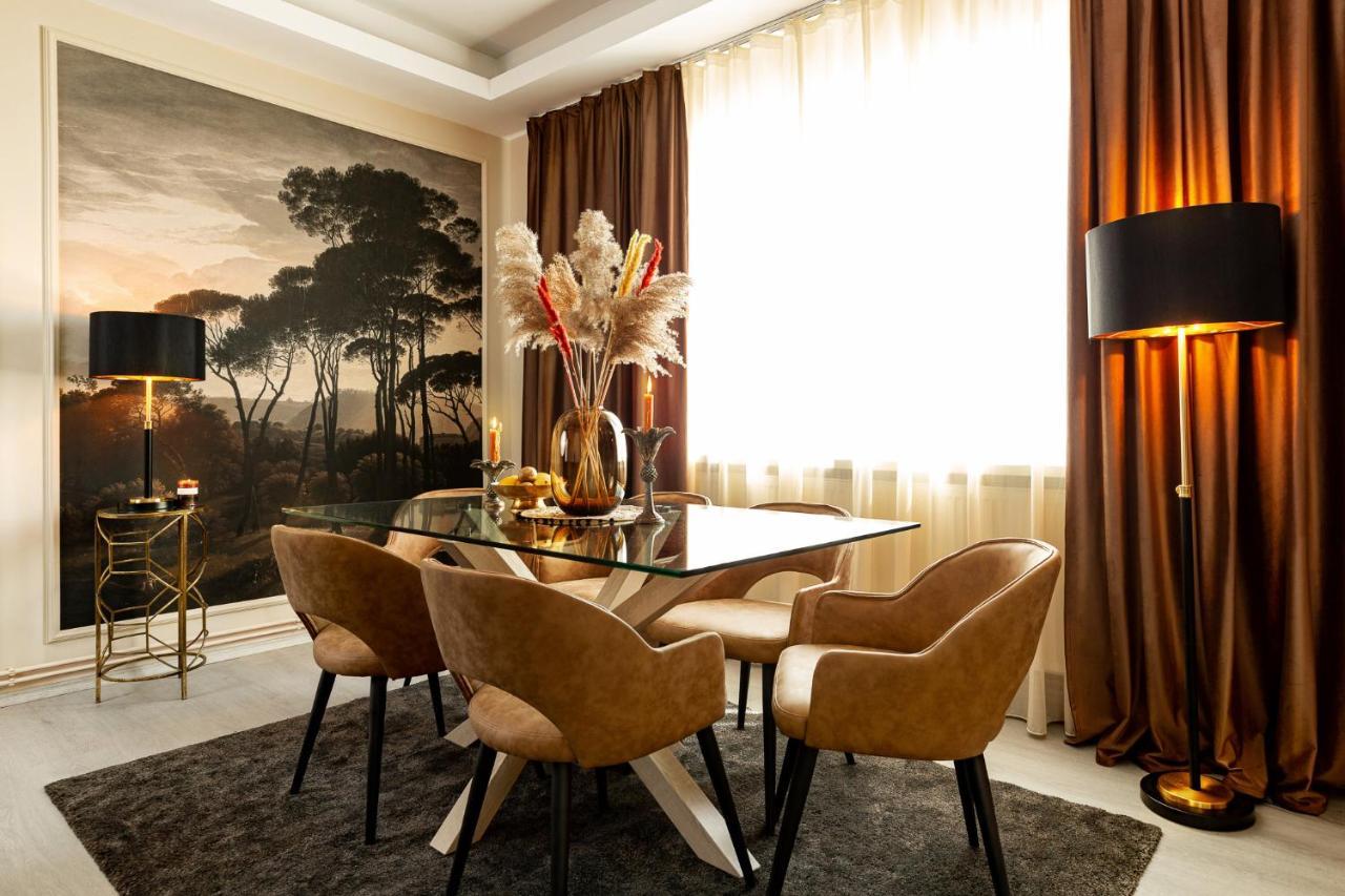 Qult - The Aristocrat Apartamento