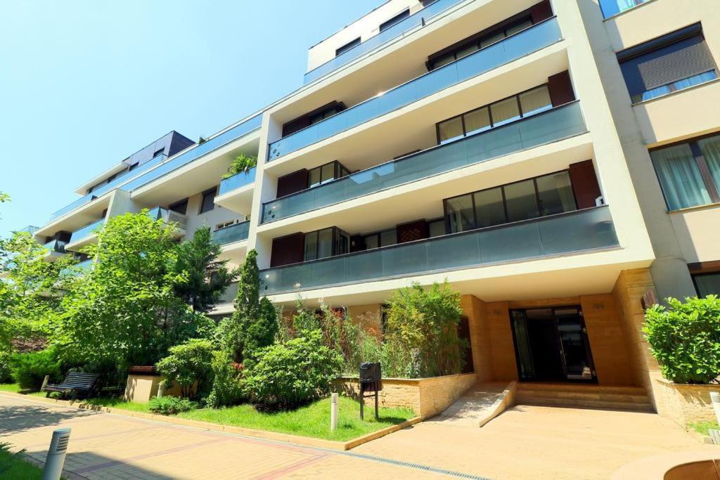Apartament Apartament Nightingale Close To The Zoo And Shopping City Baneasa Bucureşti