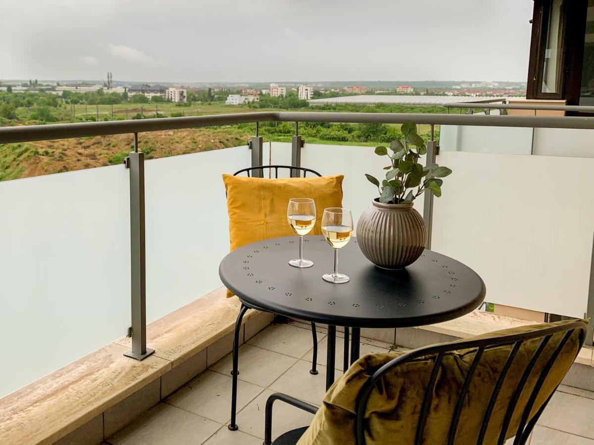 The Comfy Spot - 1 Br-apartment & Parking Included In North Business Area *