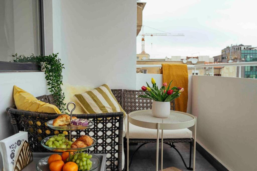Sunny 2br Flat-top Location-amazing Views