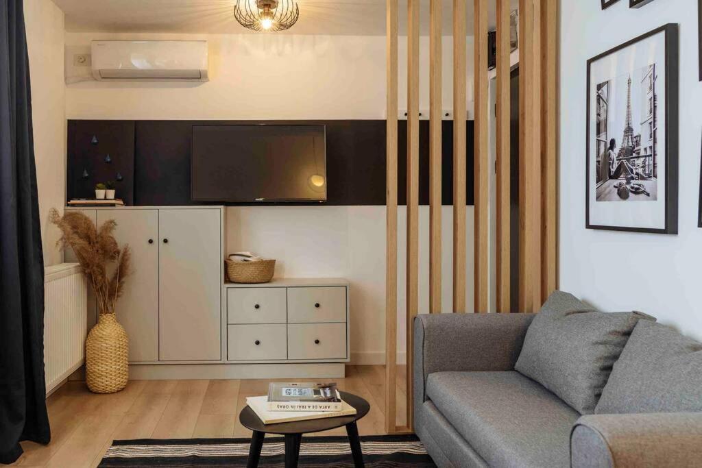 Amazing Views Rooftop Flat - Amzei Square Apartment *