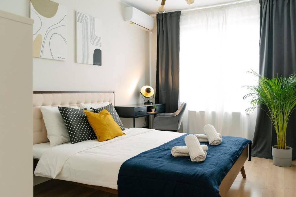 Sunny 2br Flat-top Location-amazing Views Apartament