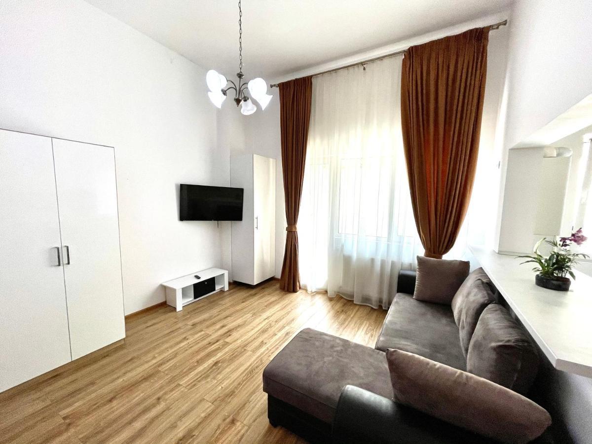 Sun Plaza Studio Apartment Bucharest