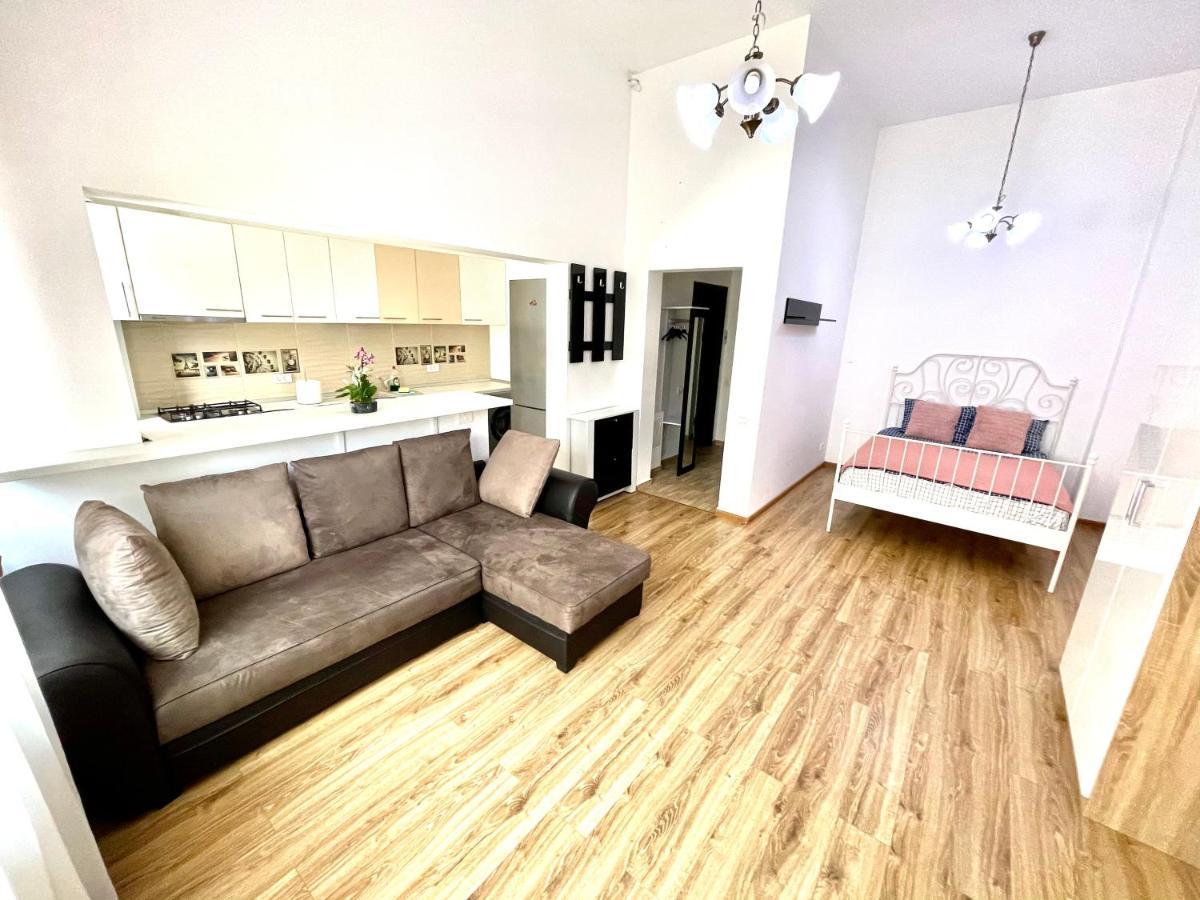 Sun Plaza Studio
