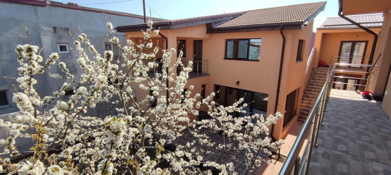 Apartament Naya *